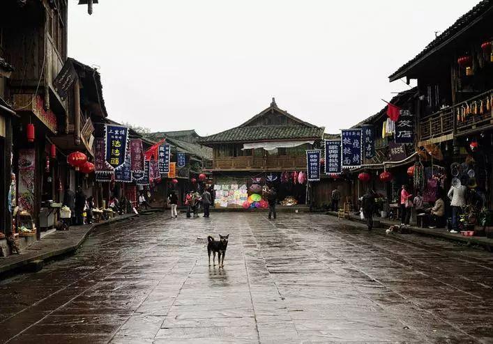 王嘉尔新纹身上热搜了!